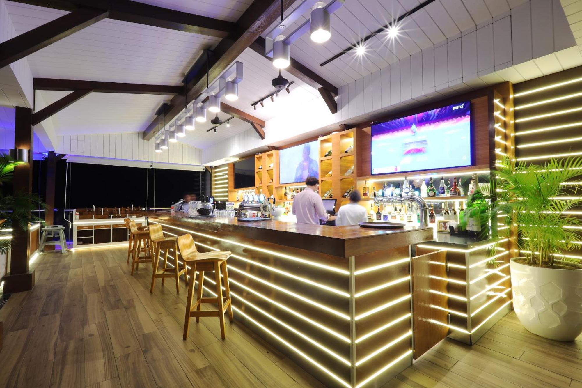 The Riyaz Lavanya Langkawi パンタイ・サナング エクステリア 写真 The bar at the Sky Bar