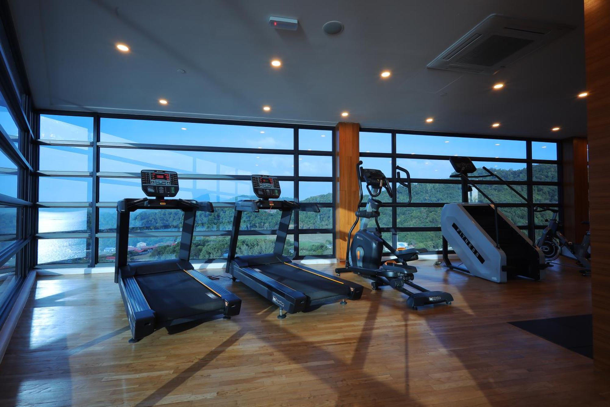 The Riyaz Lavanya Langkawi パンタイ・サナング エクステリア 写真 The gym at the hotel