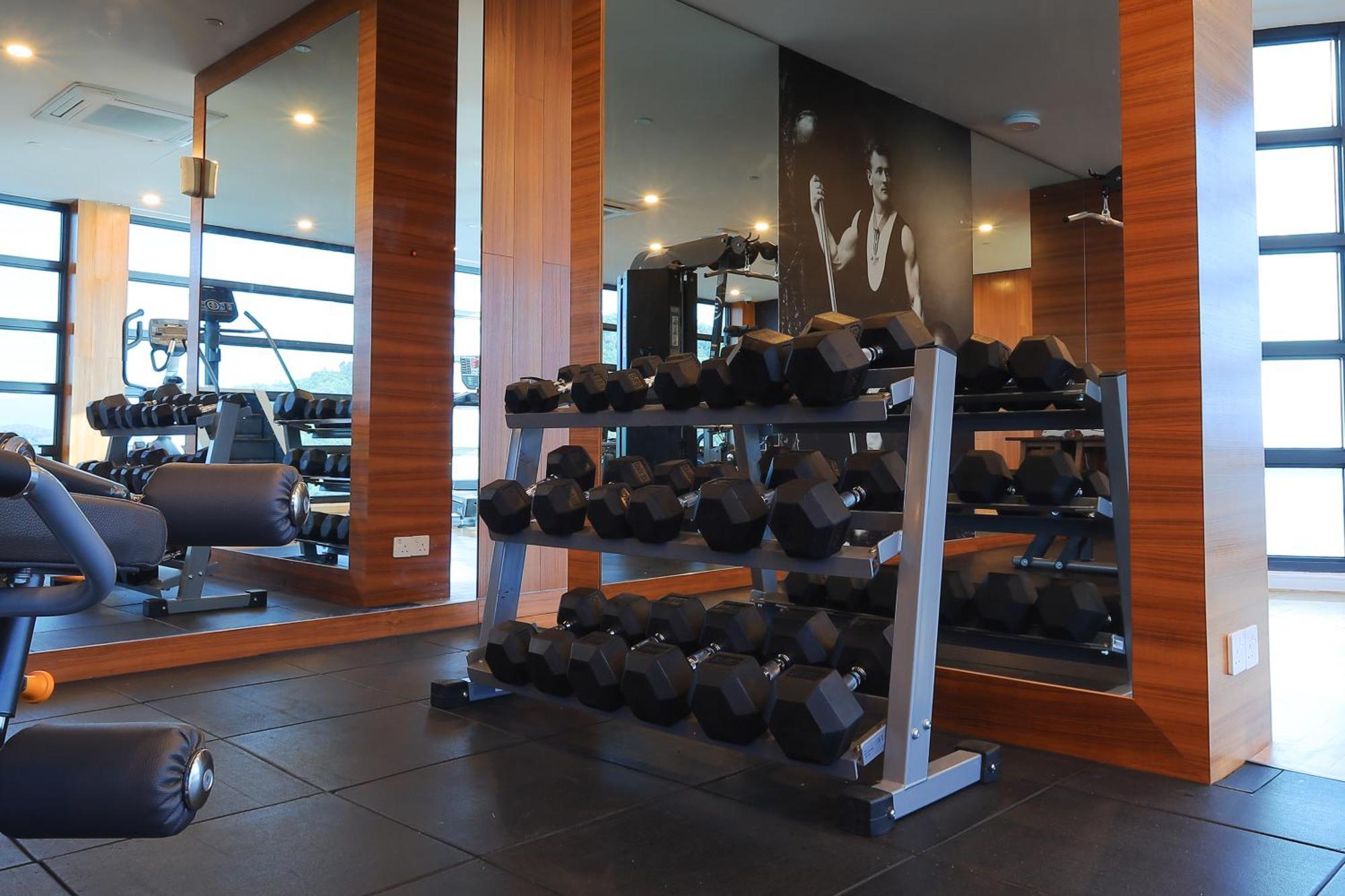 The Riyaz Lavanya Langkawi パンタイ・サナング エクステリア 写真 A dumbbell rack